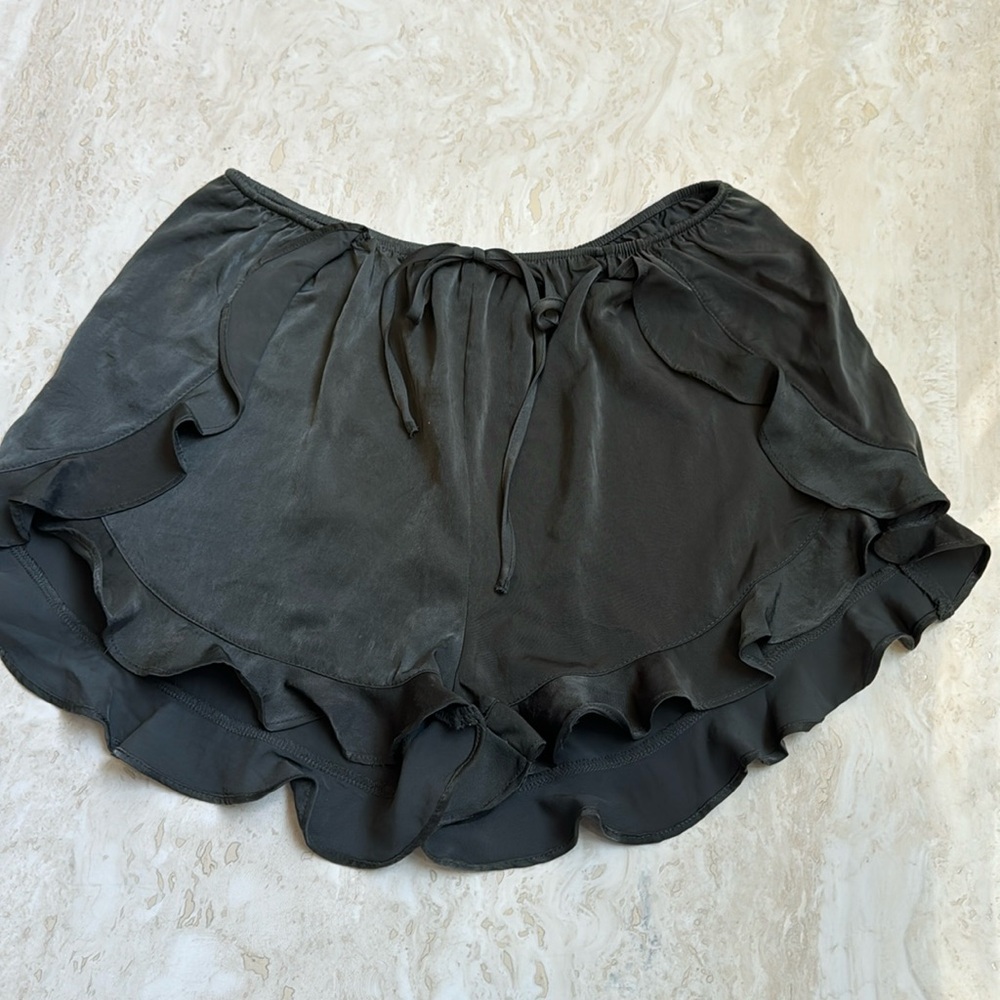 Super cute NWT Soprano ruffle short